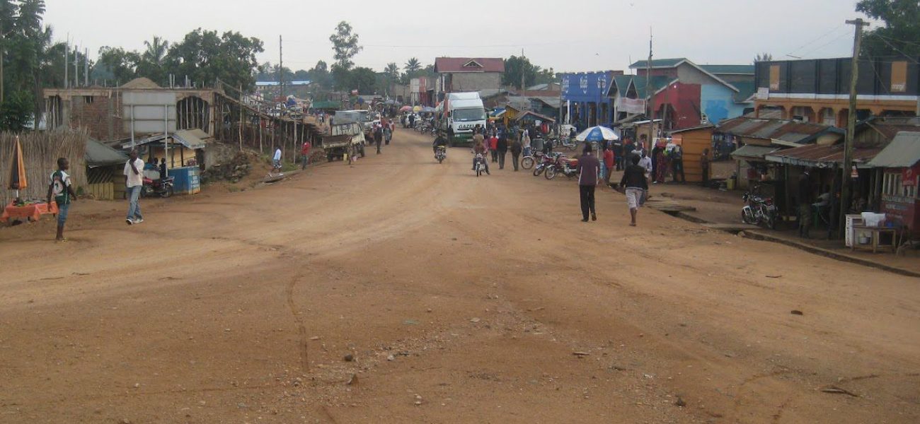 La Route nationale N°4 au niveau de la cité de Komanda en Ituri, le 15/08/2015. Ph. Radio Okapi /José des Chartes Menga