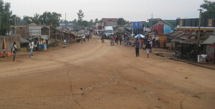 La Route nationale N°4 au niveau de la cité de Komanda en Ituri, le 15/08/2015. Ph. Radio Okapi /José des Chartes Menga