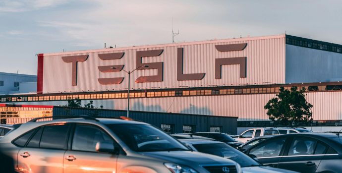 Ikicaro gikuru cya Tesla muri California, USA