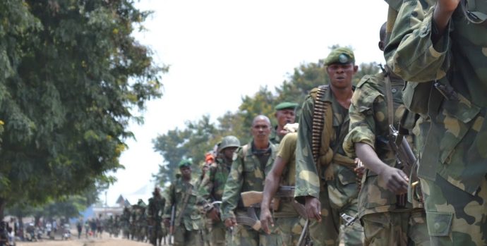 Des soldats des FARDC se retirent de Rutshuru au Nord-Kivu/ Photo Radio Okapi.