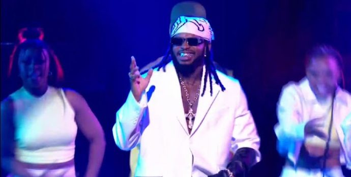 Diamond Platnumz aririmbana n’abafana be mu gitaramo cya Manchester Academy, 14 Kamena 2025