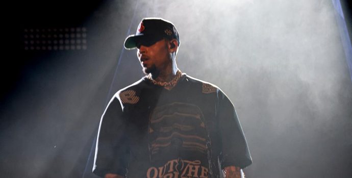 show-singer-chris-brown-held-95744009