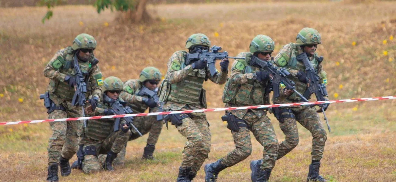 soldiers-from-the-rwanda-defence-force-rdf-training-with-v0-3b3tntllx4od1