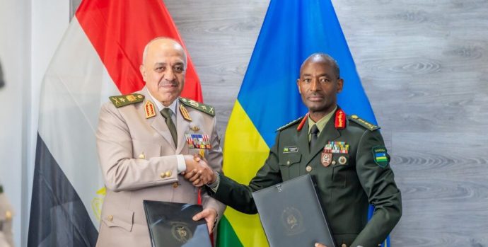 umugaba_mukuru_w_ingabo_za_misiri_lieutenant_general_ahmed_fathi_ibrahim_khalifa_n_umugaba_mukuru_w_ingabo_z_u_rwanda_general_mubaraka_muganga-38e51