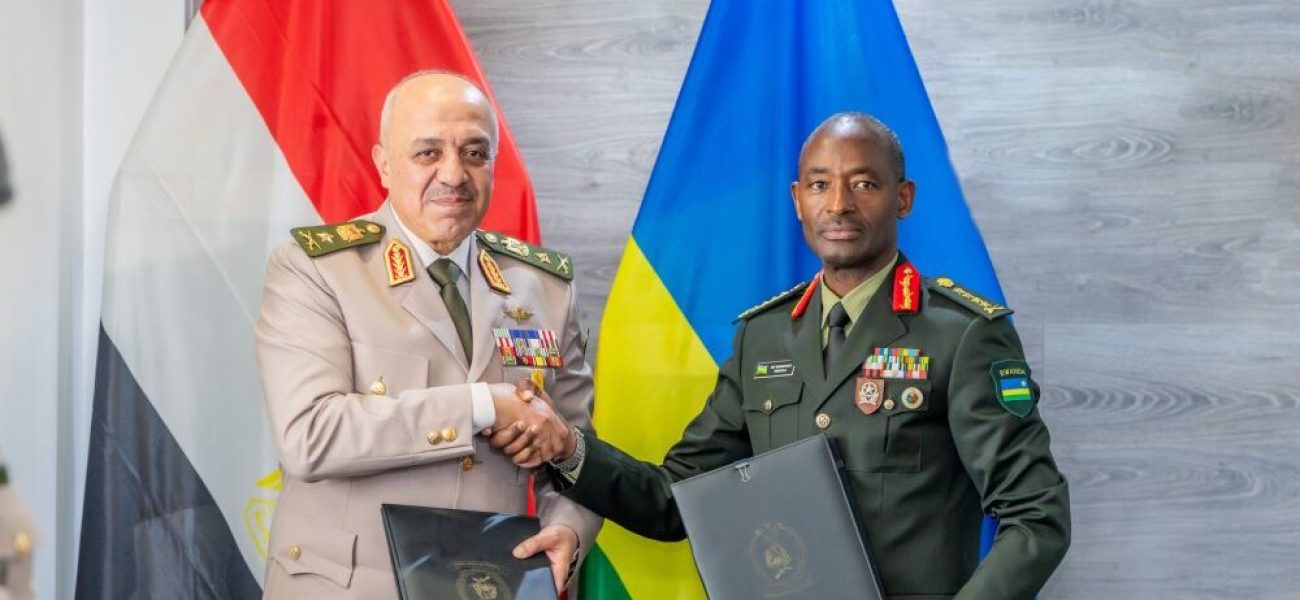umugaba_mukuru_w_ingabo_za_misiri_lieutenant_general_ahmed_fathi_ibrahim_khalifa_n_umugaba_mukuru_w_ingabo_z_u_rwanda_general_mubaraka_muganga-38e51